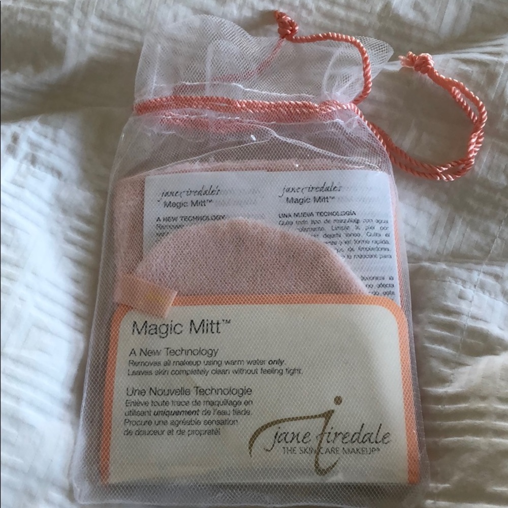 Jane Iredale Magic Mitt makeup remover